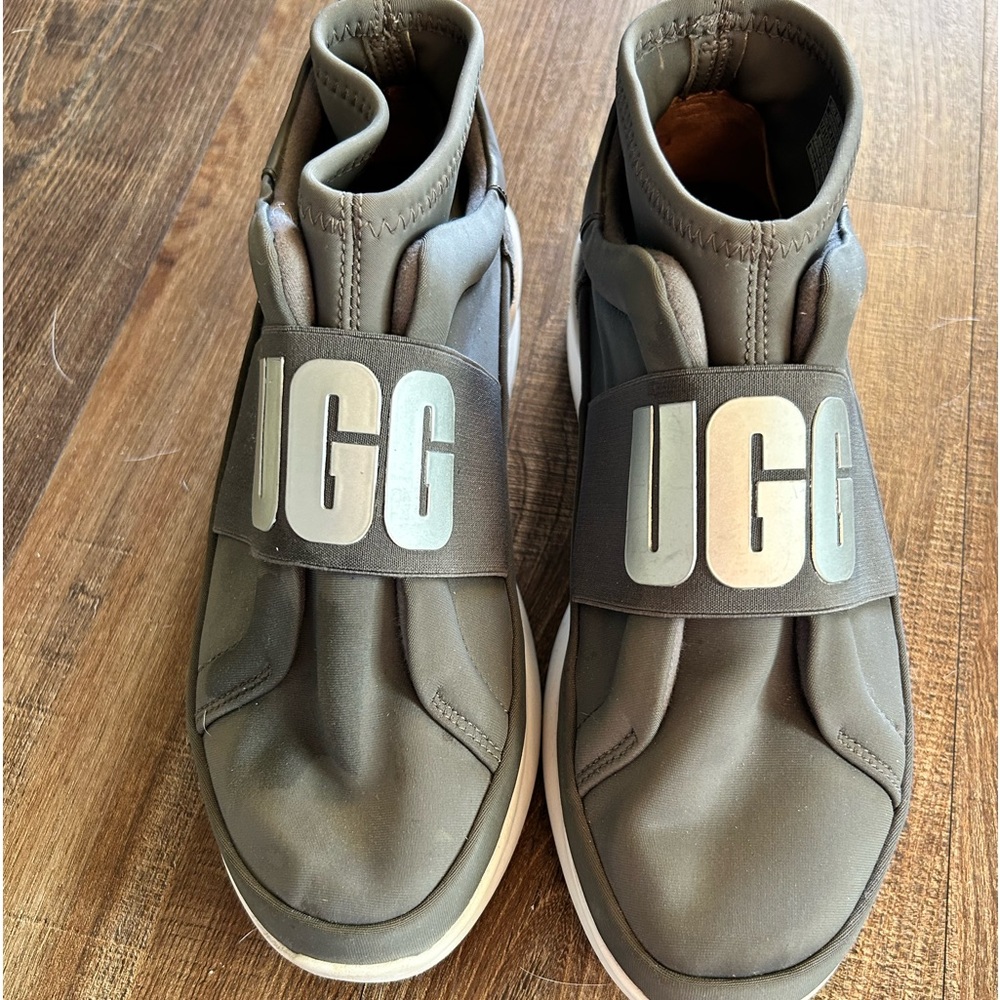 Women’s UGG Athletic shoe!!!!